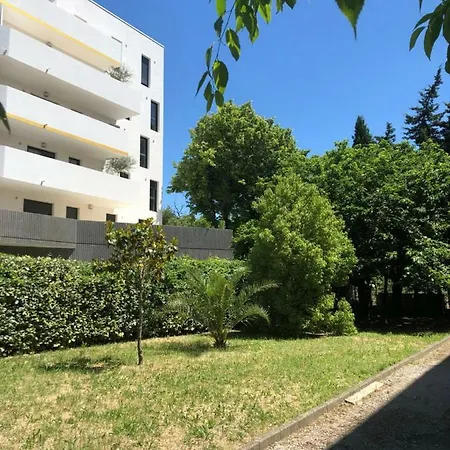 Mimosa, Tram 2, Parking